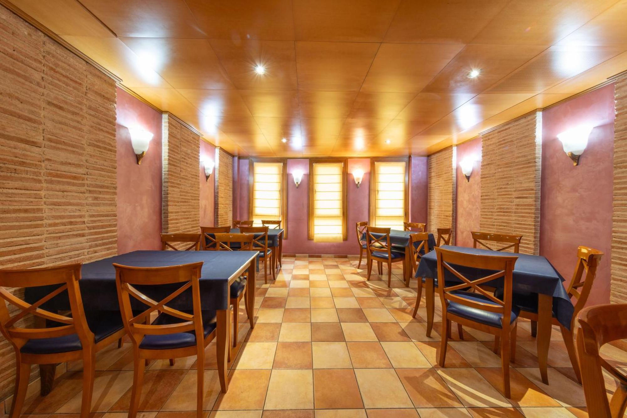 Hostal Sin Recep24H Puerta De La Villa - Pet Friendly & Restaurante Almazán Eksteriør billede