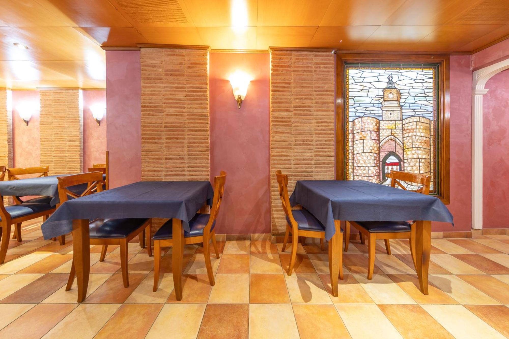 Hostal Sin Recep24H Puerta De La Villa - Pet Friendly & Restaurante Almazán Eksteriør billede