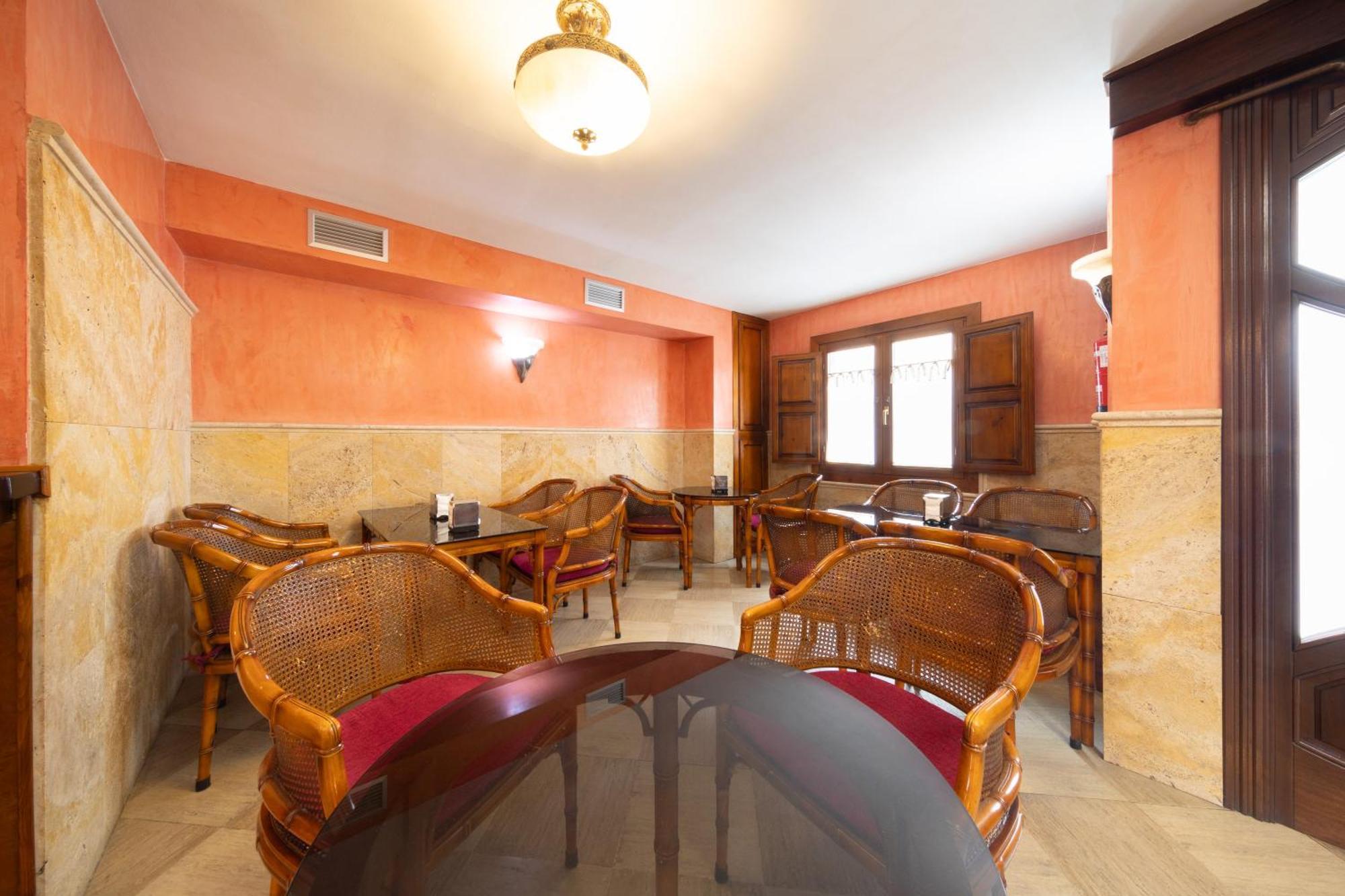 Hostal Sin Recep24H Puerta De La Villa - Pet Friendly & Restaurante Almazán Eksteriør billede