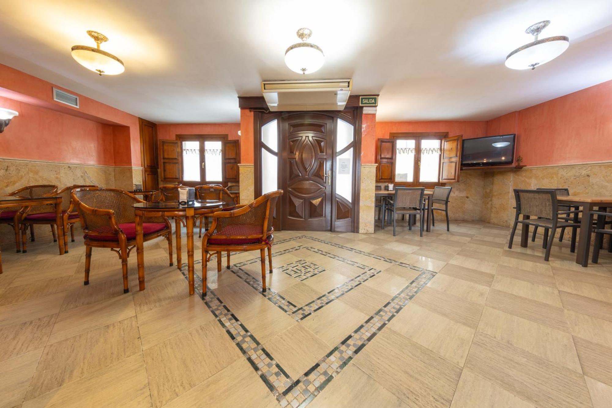 Hostal Sin Recep24H Puerta De La Villa - Pet Friendly & Restaurante Almazán Eksteriør billede