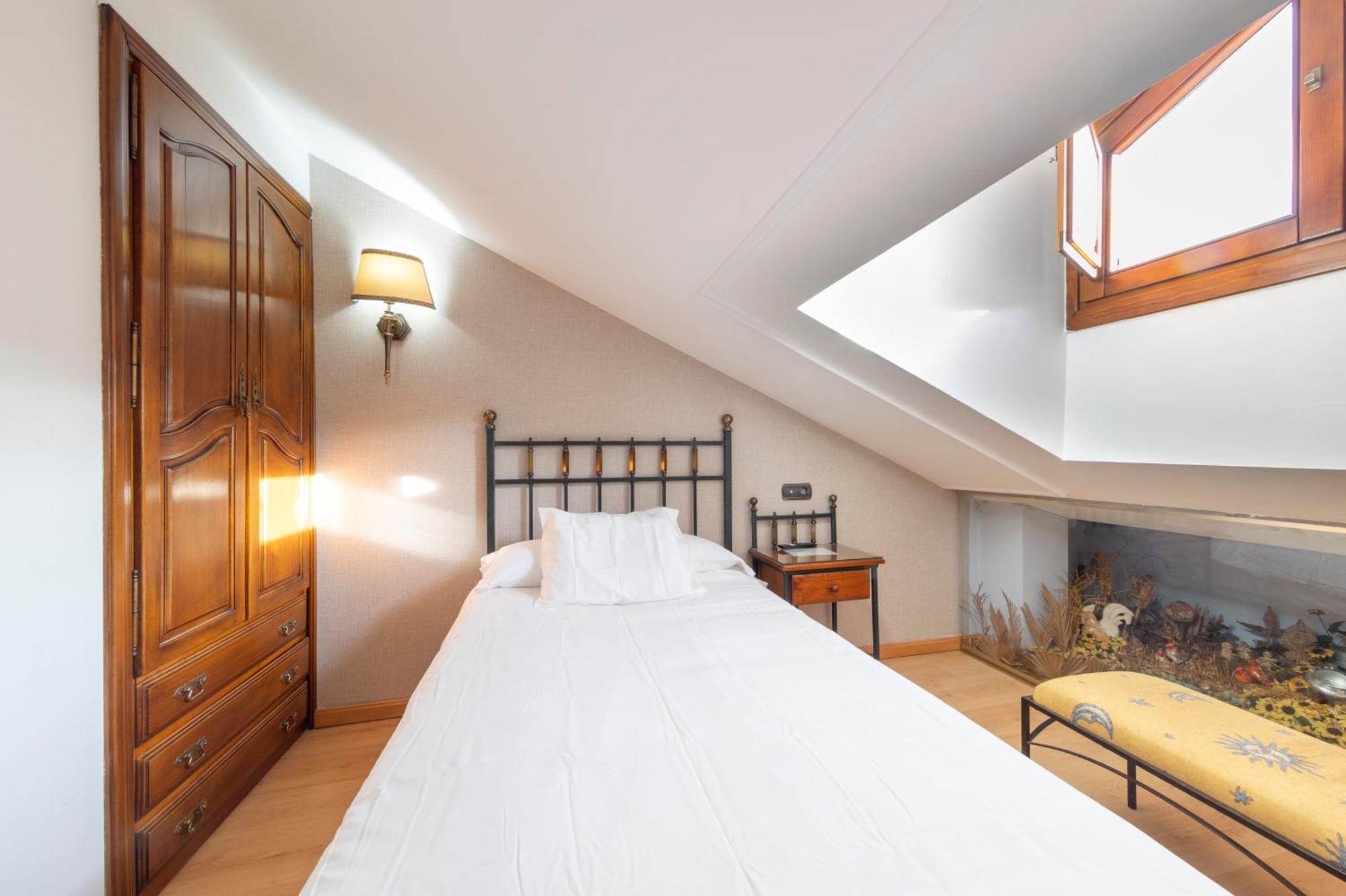 Hostal Sin Recep24H Puerta De La Villa - Pet Friendly & Restaurante Almazán Eksteriør billede
