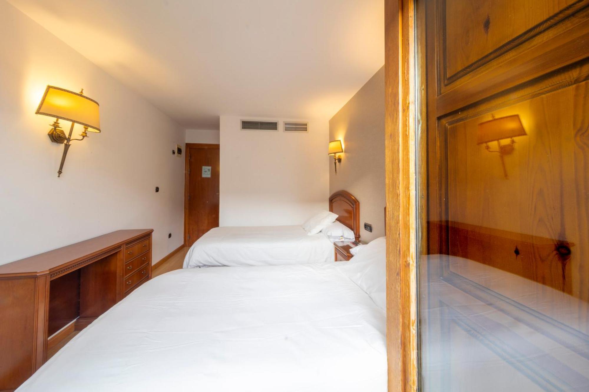 Hostal Sin Recep24H Puerta De La Villa - Pet Friendly & Restaurante Almazán Eksteriør billede