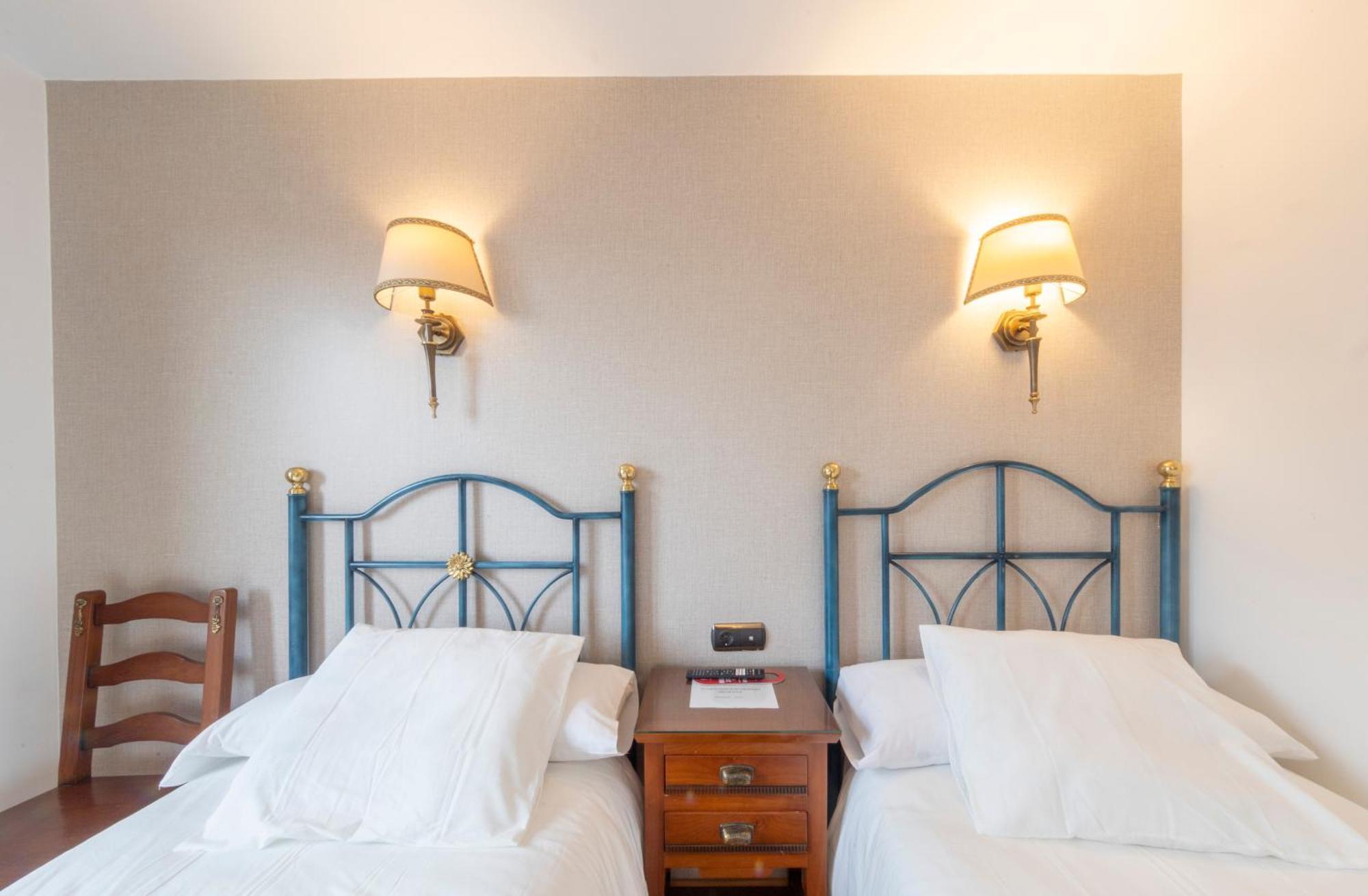 Hostal Sin Recep24H Puerta De La Villa - Pet Friendly & Restaurante Almazán Eksteriør billede