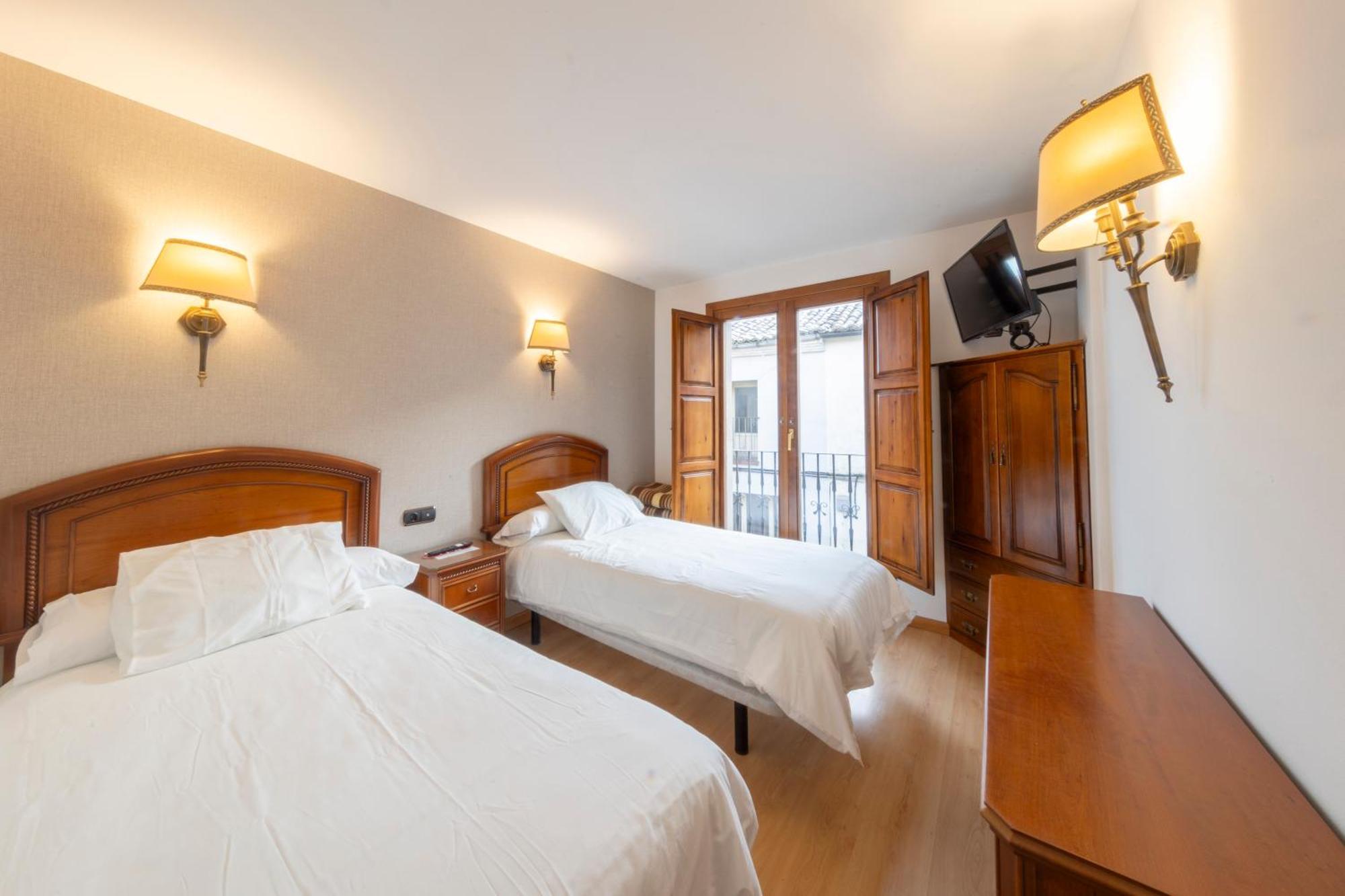 Hostal Sin Recep24H Puerta De La Villa - Pet Friendly & Restaurante Almazán Eksteriør billede