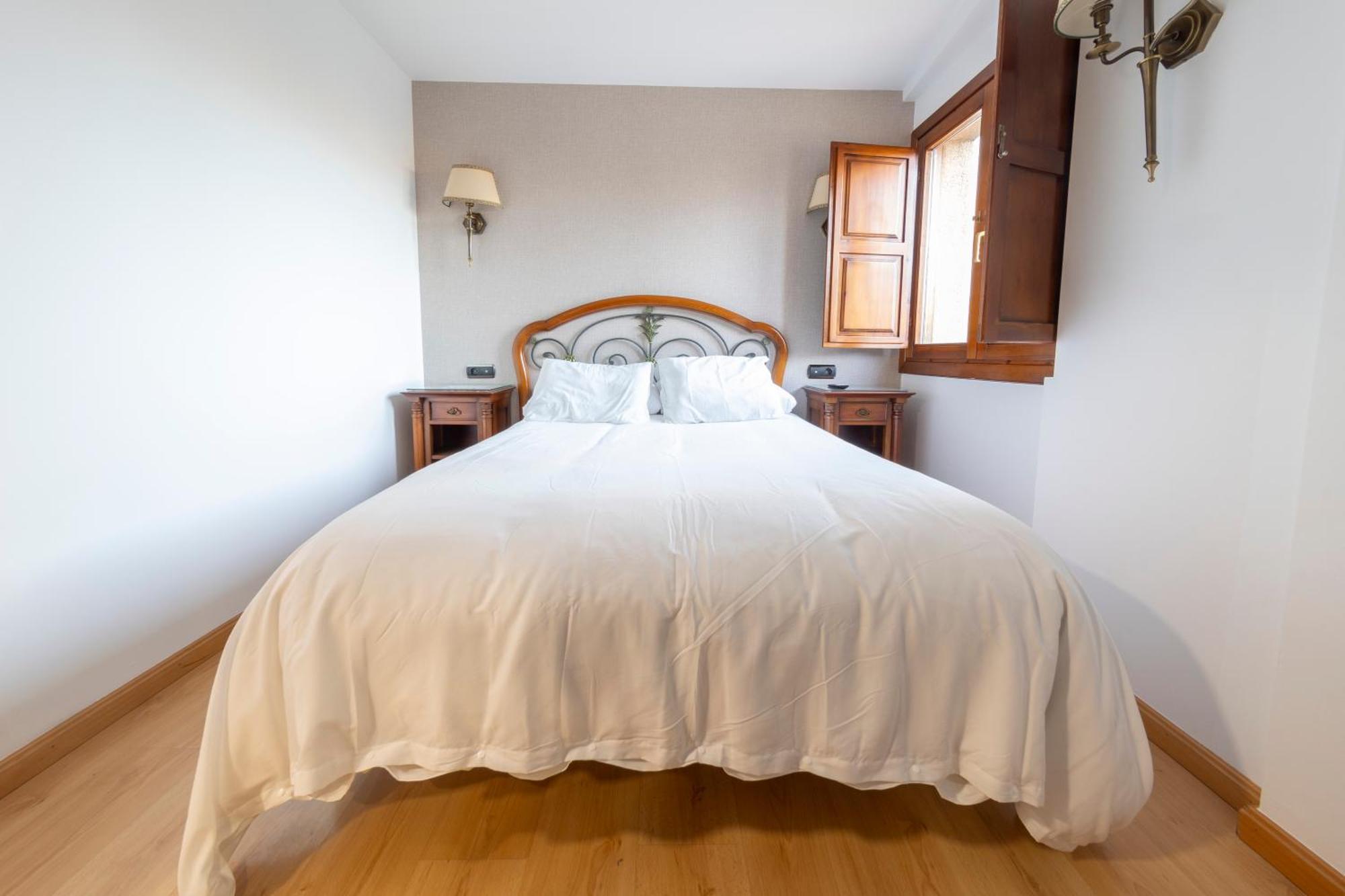 Hostal Sin Recep24H Puerta De La Villa - Pet Friendly & Restaurante Almazán Eksteriør billede