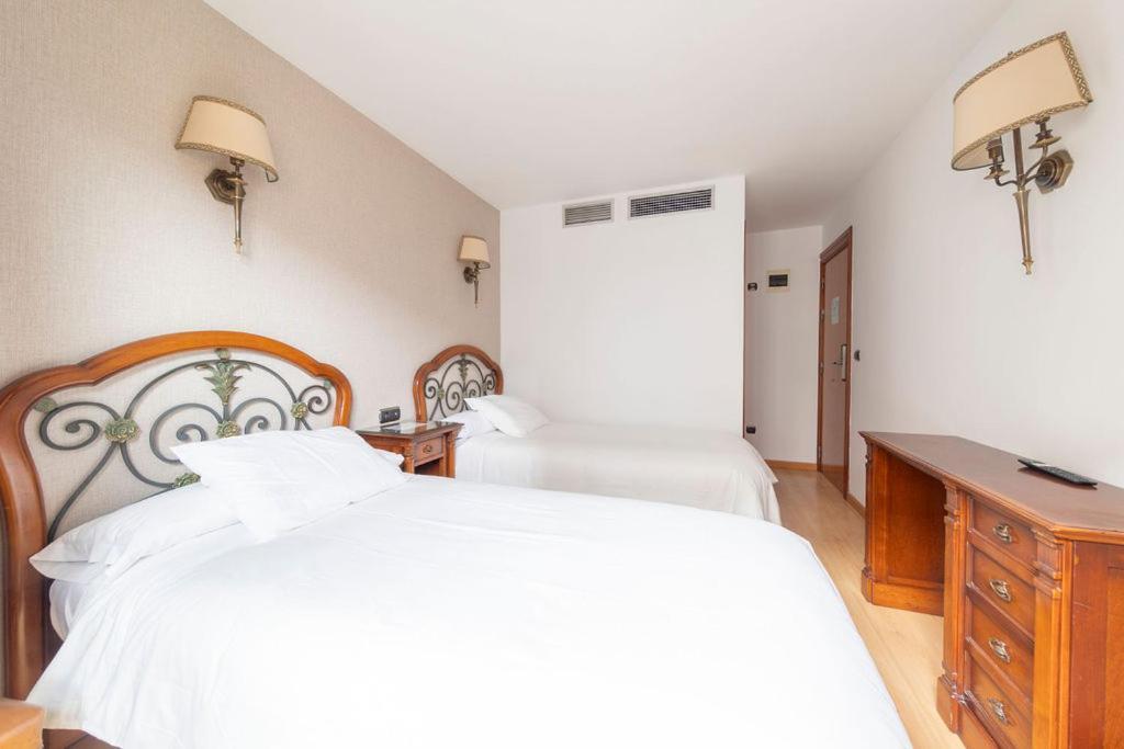 Hostal Sin Recep24H Puerta De La Villa - Pet Friendly & Restaurante Almazán Eksteriør billede