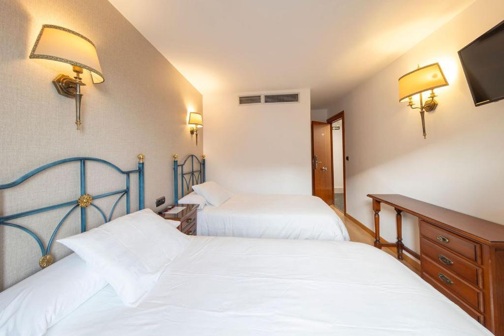 Hostal Sin Recep24H Puerta De La Villa - Pet Friendly & Restaurante Almazán Eksteriør billede